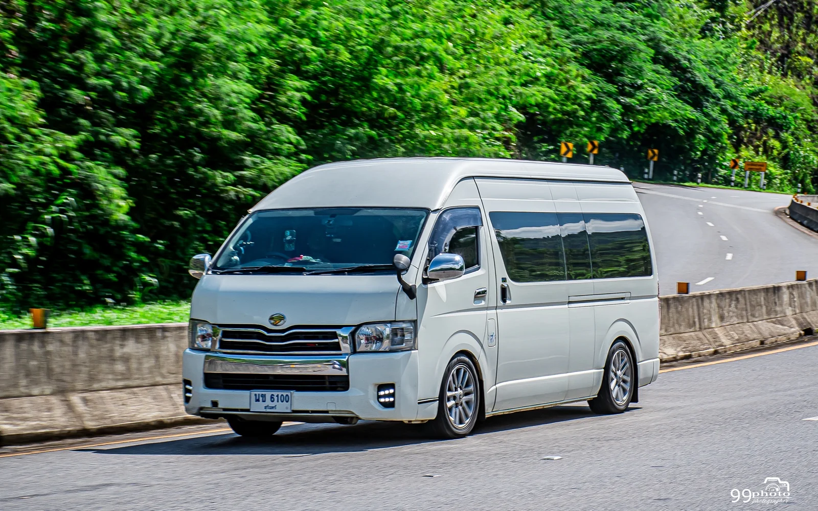 Toyota Commuter VIP van with a professional driver